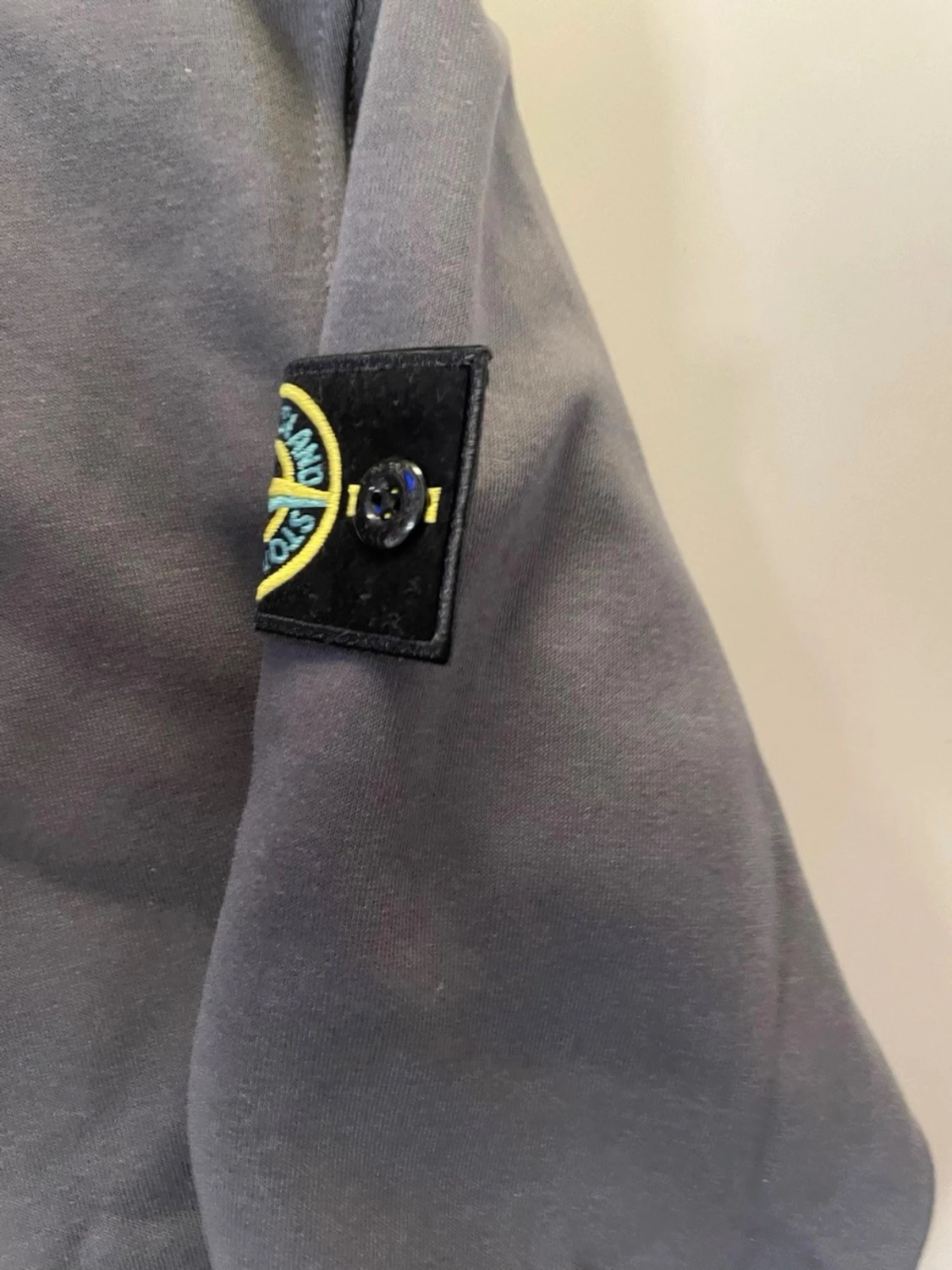 Mörkgrå sweatshirt från Stone Island - 2