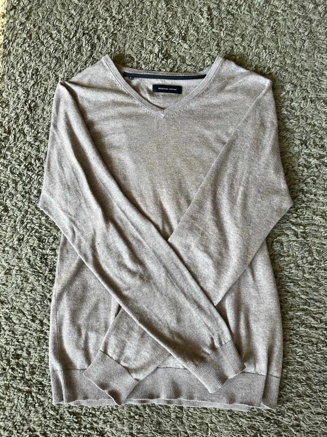 Beige V-ringad tröja