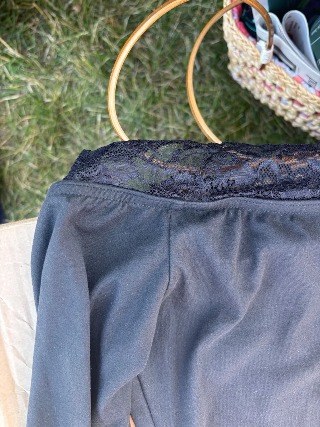 Svart offshoulder topp med spets - 1