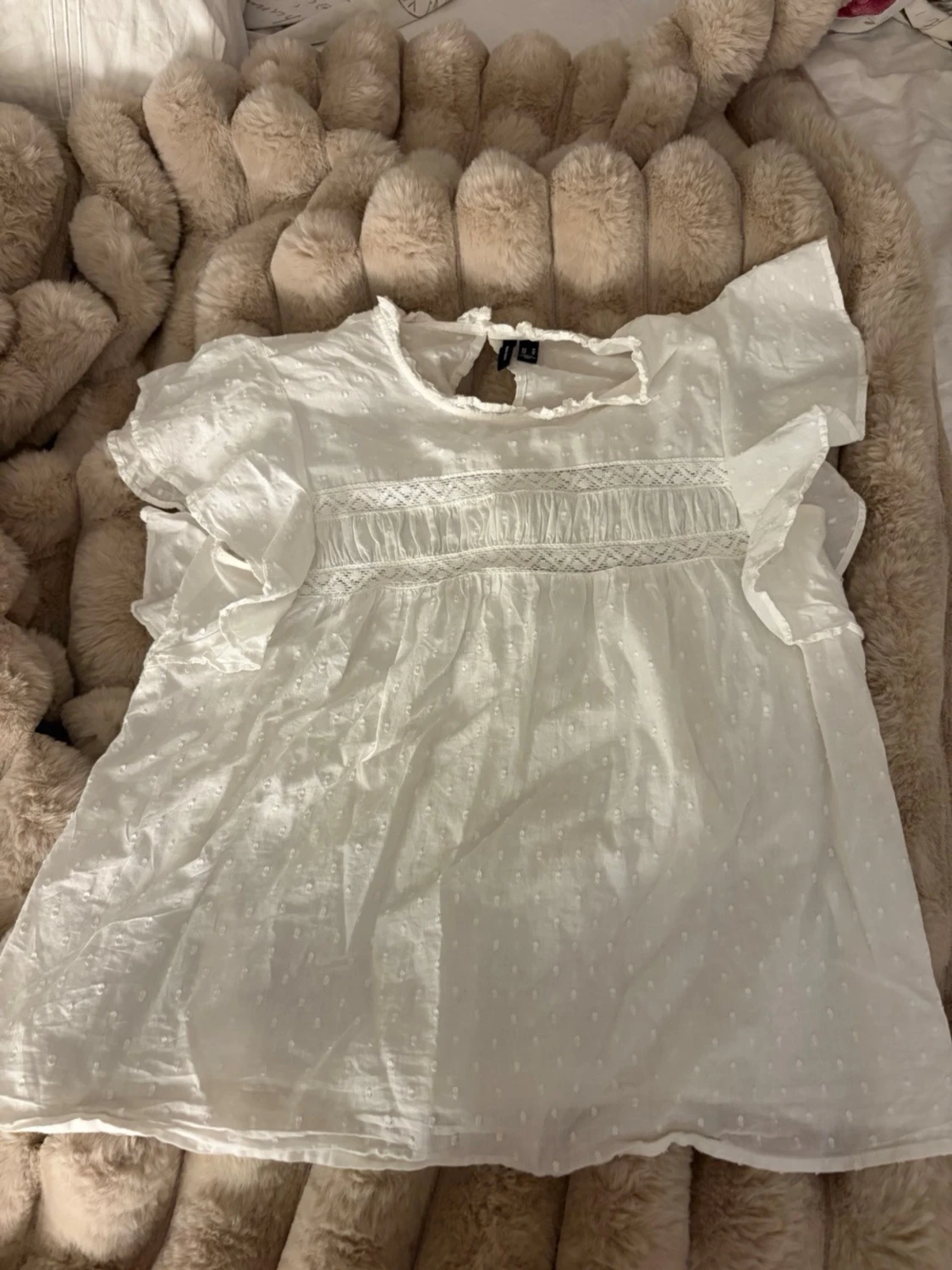 Vit blus med volanger från Vero Moda - 1