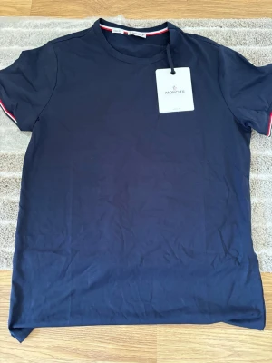 Moncler Tröja - Helt ny kommer tag. Kommer med orginalpåse.