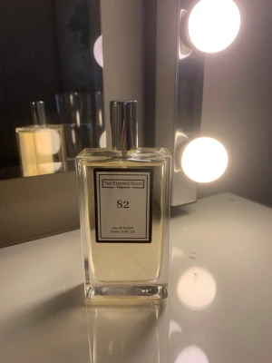 The Essence Vault 82 Eau de Parfum - 100ml, har testat. Inspirerad av black opium. 