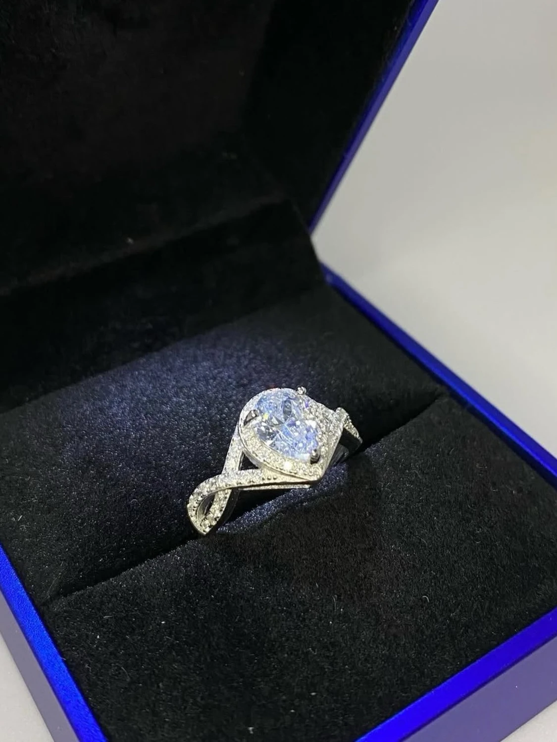 925s silverring med stor klar sten