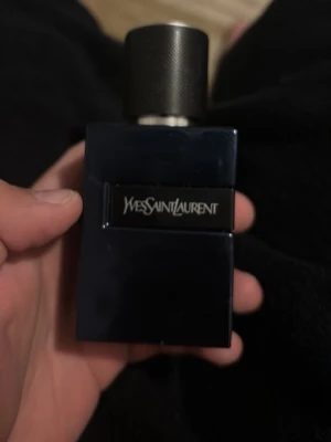 Yves Saint Laurent Y Elixir - En elegant mer sofistikerad doft från Ysl. Säljer 2ml,5ml och 10 ml decants( Sprayers) 49 kr, 89kr, 149kr