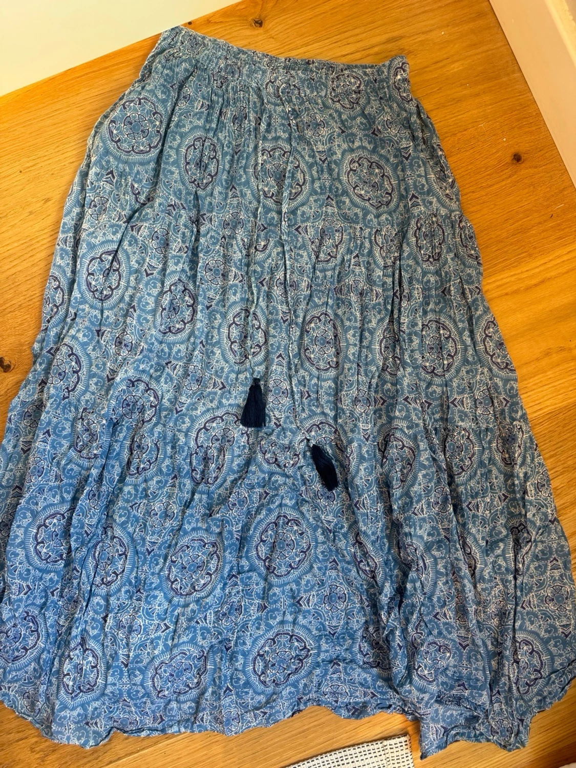 Långkjol med mönster  - 1