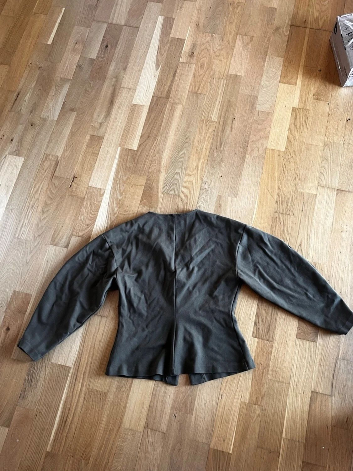 Olivgrön cardigan med knappar - 4
