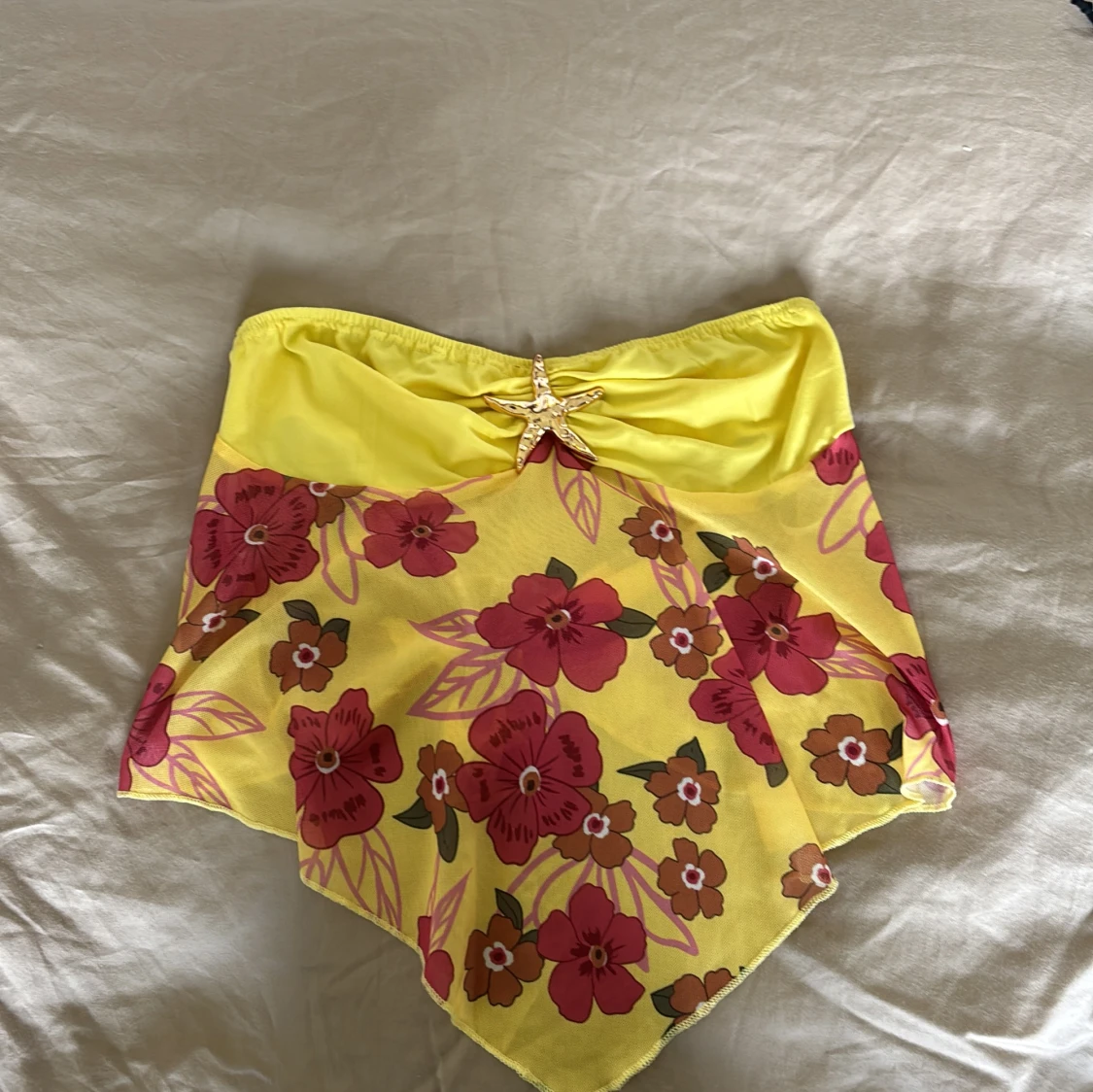 Gul blommig bandeau tubtopp