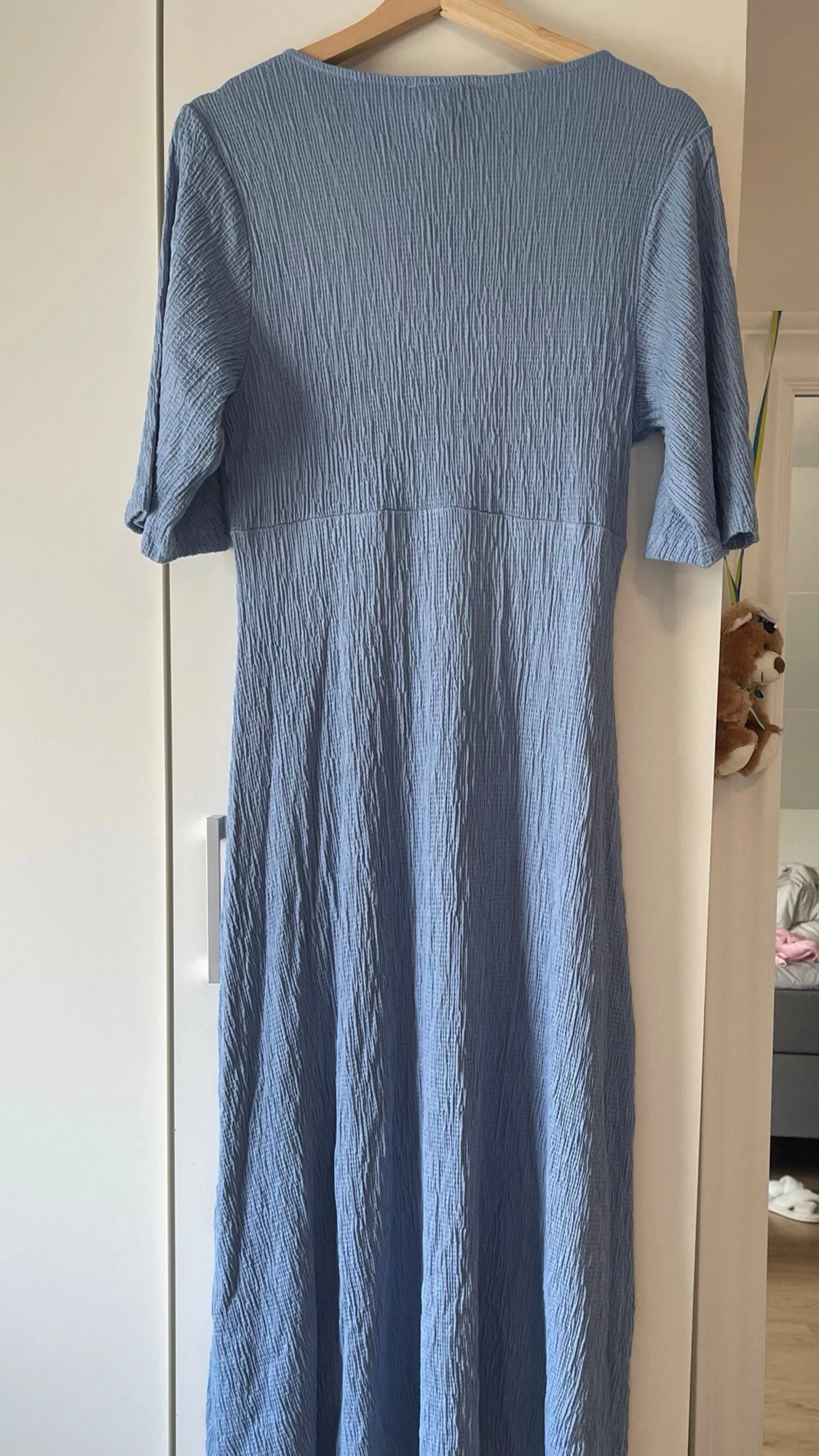 Ljusblå klänning med knappar - 2