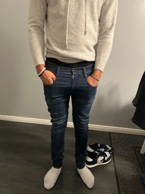 Replay anbass jeans - Modell 175cm 70 kilo