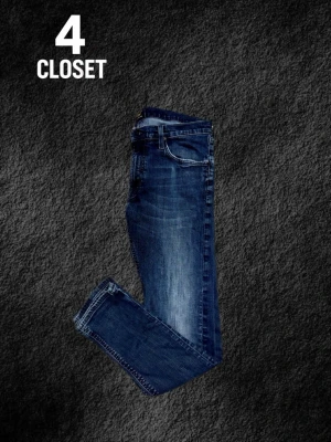 Blå Lee Jeans W32 L32 - Snygga blåa jeans ifrån Lee i slimfit! Jeansen är i storlek W32/L32. Priset är diskuterbart, kontakta mig för alla frågor och funderingar! ✅🤝