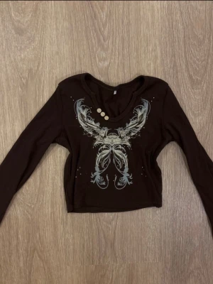 Långärmad tröja storlek M - Väldigt fint skick!! Storlek L men skulle säga att den passar S/M🤍