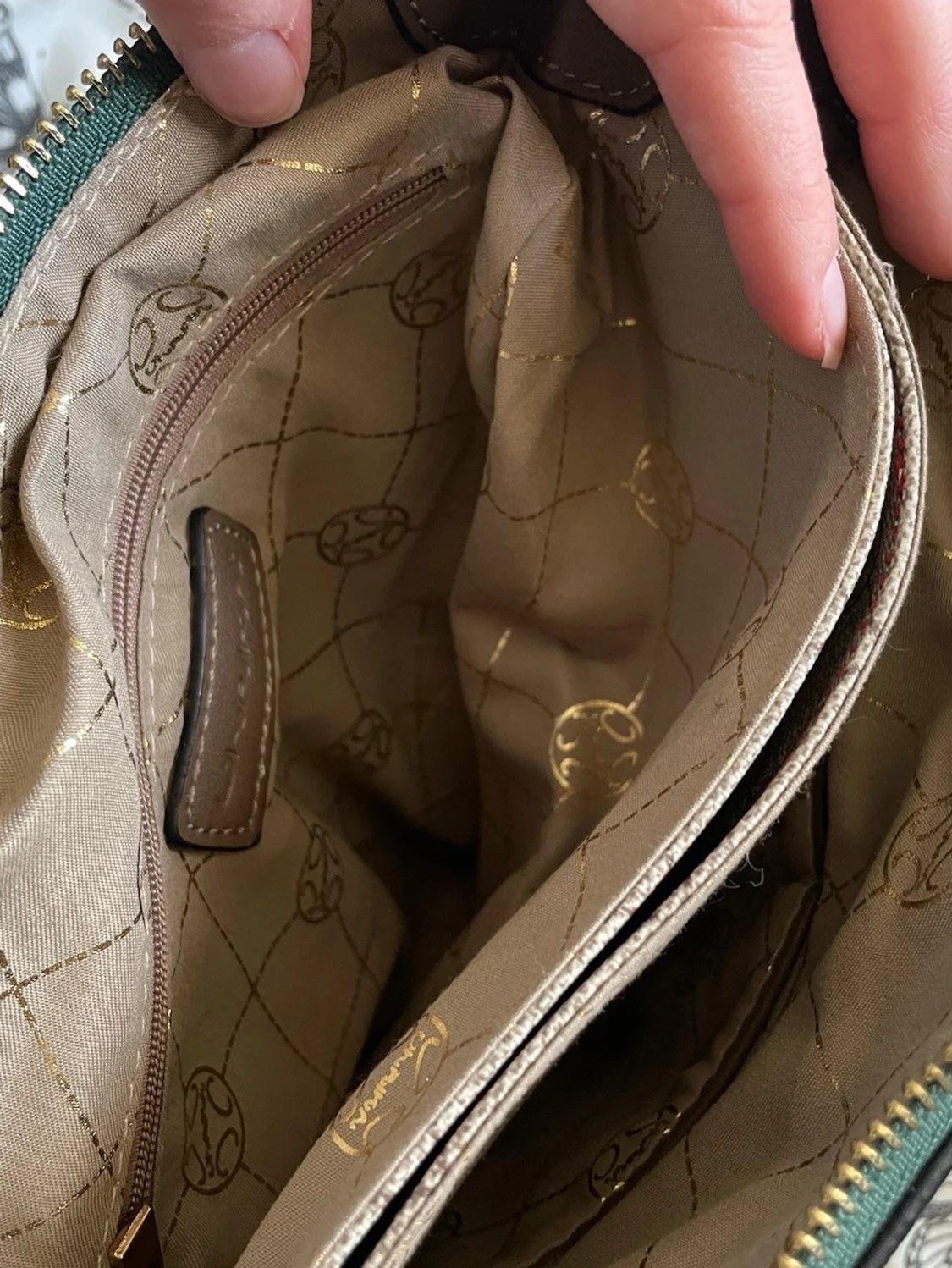 Brun axelväska guess  - 2