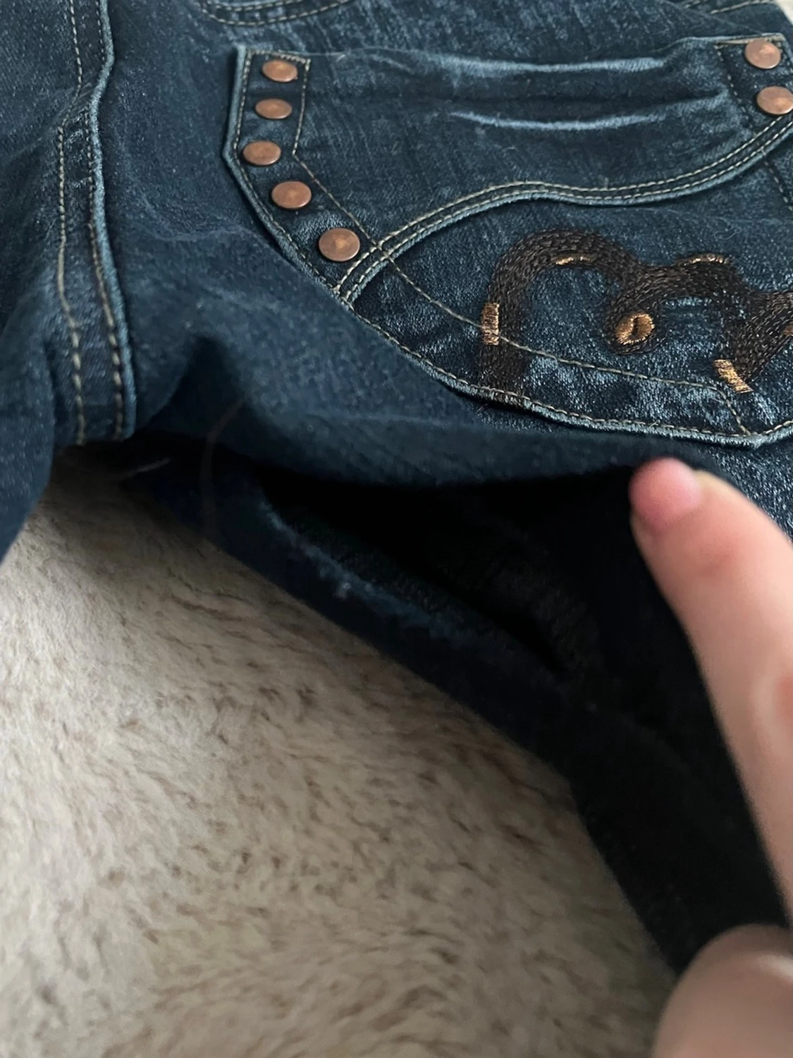 Mörkblå bootcut jeans med nitar - 4