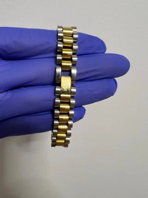 Armband  - Helt ny snabb leverans  ingen rabbat på den 