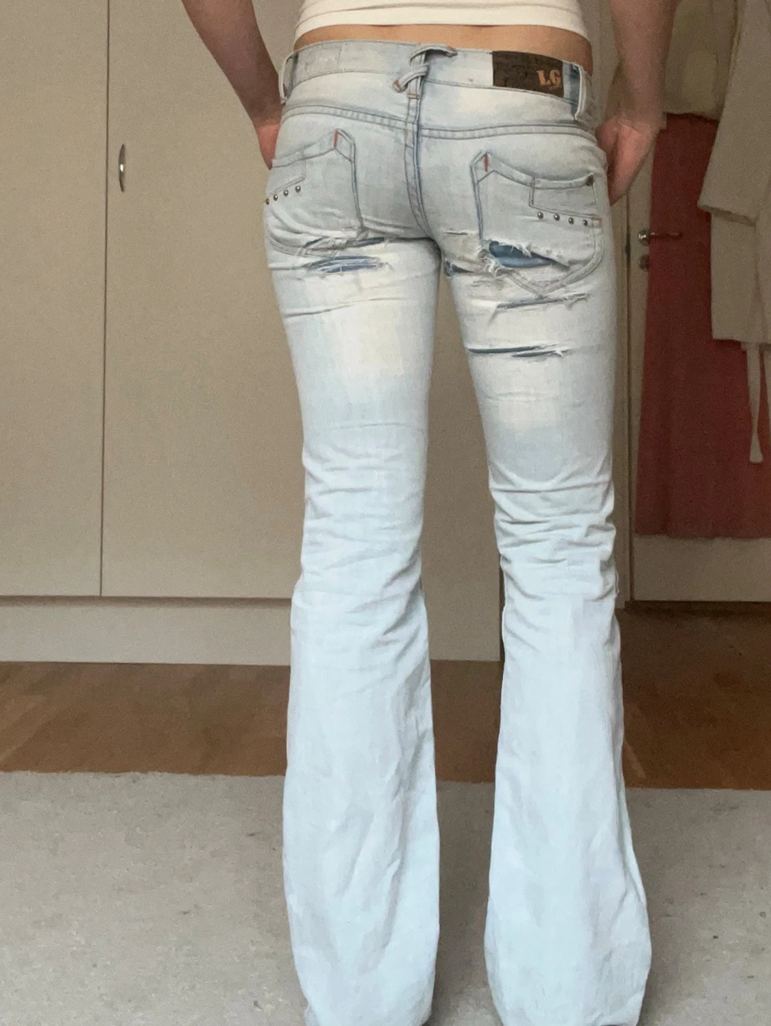 Ljusblå bootcut jeans