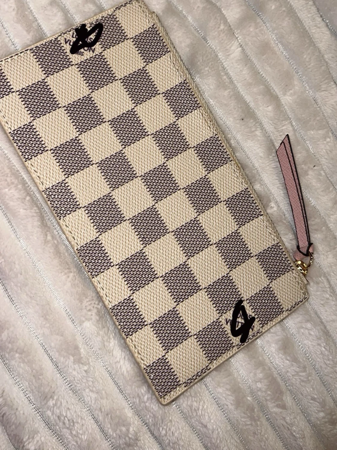 Rutigt kuvertväska från Louis Vuitton