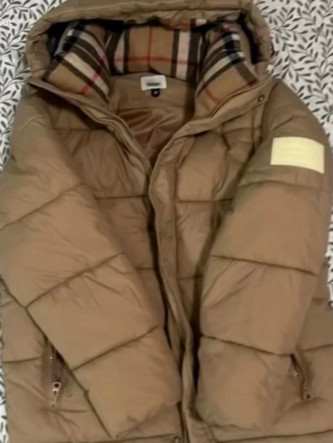 Beige dunjacka från Burberry 