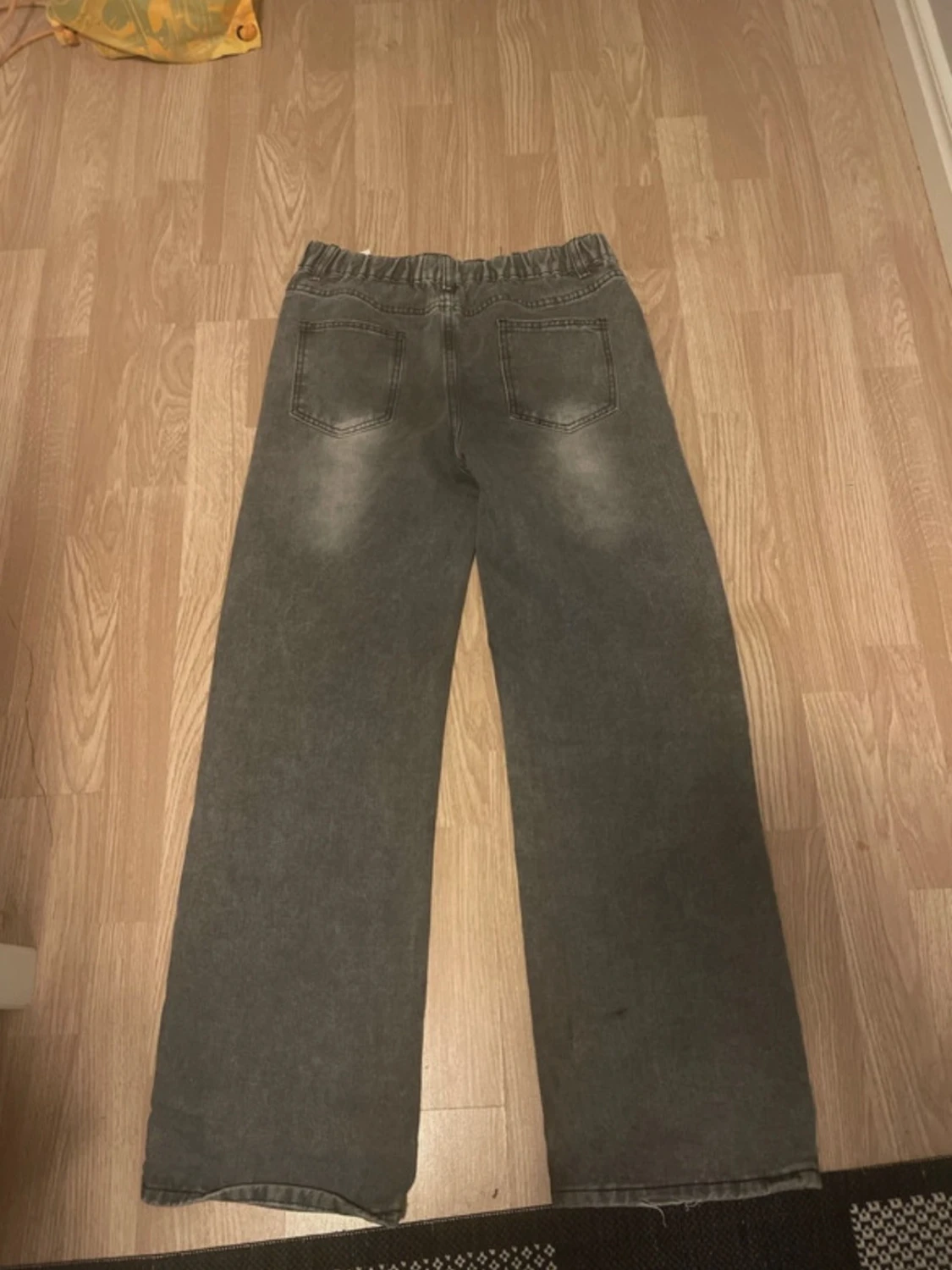 Grå raka jeans med vintagekänsla - 2