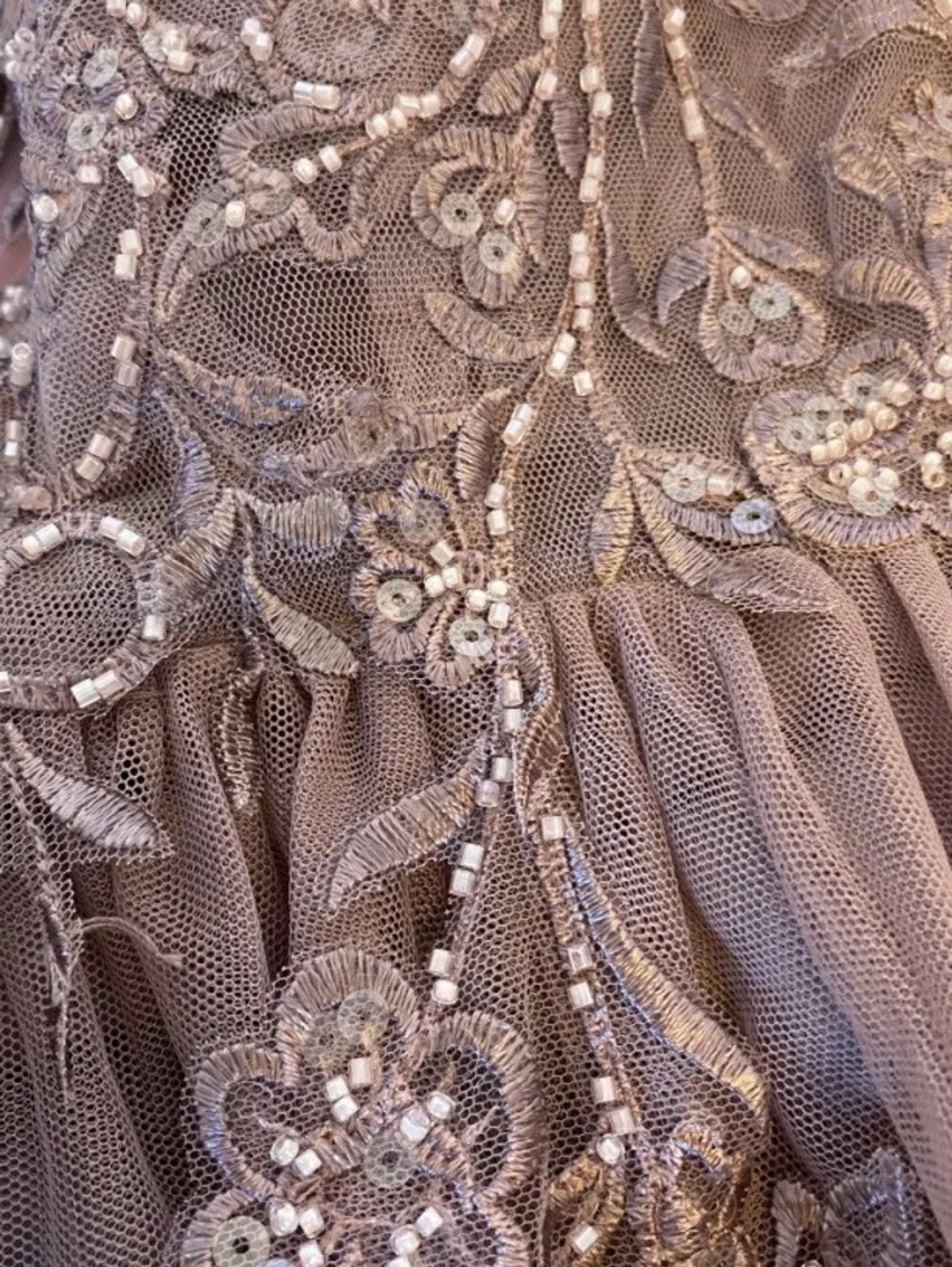 Ljuslila balklänning med spetsdetaljer - 3