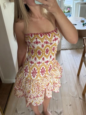 Så himla fin Volangklänning - Använd en gång som nyskick⭐️⭐️perfekt till sommaren!!!💖🌸🍒nypris 699