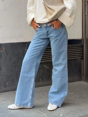 low waist jeans nakd  - super snygga lågmidjade jeans från nakd, storlek 34. väl använda (SISTA BILDEN) skriv vid intresse eller frågor 🤍