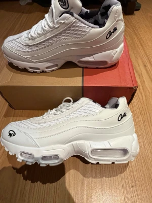 Nike Air Max 95 -  Hej, de är Helt nya Jag kan inte möta upp någon för Varorna i Spanien. Om du betalat kommer  Frakt varan vart som helst i Sverige och De köpare som står för Frakt. skriv gärna om det är några frågor