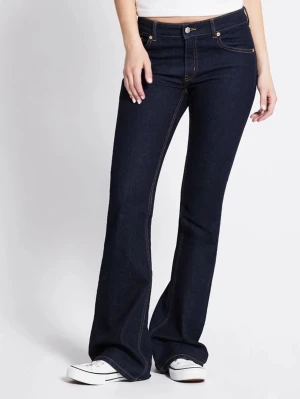 Lågmidjade bootcut jeans - Snygga mörkblå bootcut jeans med låg midja och klassiska kontrastsömmar. Jeansen har fem fickor och stängs med knapp och dragkedja. Storlek XXS full length😊Använda 1 gång 