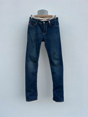 Blåa Tramarossa jeans! - || Blåa Tramarossa Jeans || Model: ? (Tror de står på bild 7) || Storlek: 29 || Mycket Snygga || Färg: blåa || Inga Defekter || Skick:9,5/10 || Nypris: ca 3800kr || Mitt pris: 579kr || Pris: Diskuterbart || Skriv Vid Minsta Intresse Eller Fråga! || Bättre Pris Desto Fler Du Köper! ||