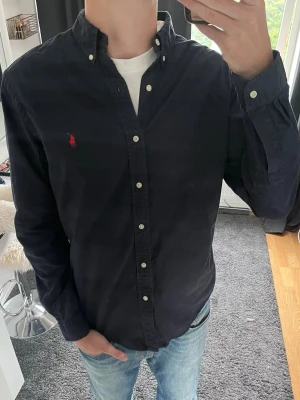 Ralph Lauren Skjorta Mörkblå - Snygg Mörkblå skjorta från Ralph Lauren | Storlek L | Mycket Bra skick✅|