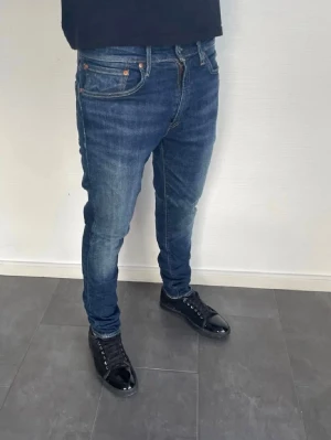Levis 512 jeans  - Levis 512 jeans herr| pris:299kr| storlek:34/34| skick:9,8/10| hör av dig vid minsta lilla fundering eller fråga|