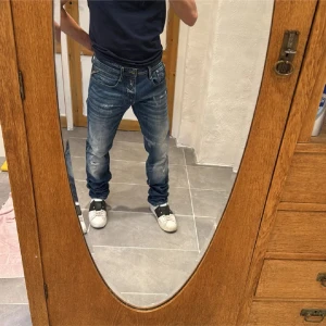 Replay jeans  - Ett par snygga jeans från Replay i storlek W33 L36 i modellen Anbbas 