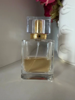 Större split av L’Atelier Parfum: Tobacco Volute  - 50ml flaska med 45% kvar 