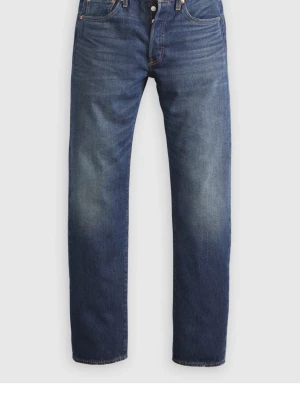 Blå raka jeans från Levi's - Klassiska blå jeans från Levi's med rak passform och femficksmodell. Jeansen har en snygg tvätt med lätt slitning på låren och knäna. Tillverkade i slitstark denim med knappgylf och kopparfärgade nitar. Perfekta för en avslappnad och trendig look.