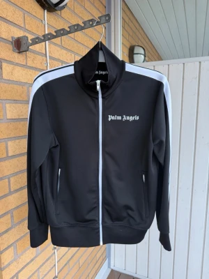 Track jacket Palm Angels - Palm angels track jacket I M till salu. Använd max 5 gånger, som ny.