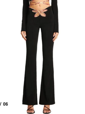 NY! RENALEE PANTS I.AM.GIA - NY med lapp! RENALEE pants från I.AM.GIA. Köpt i 2021, super populär. Säljer även toppen eller som sett för ett billigare pris. Original pris: 982 + 423 (tull) = 1405kr 