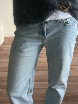 Ljusblå jeans - Säljer ett par ljusblå straight jeans, supersnygga