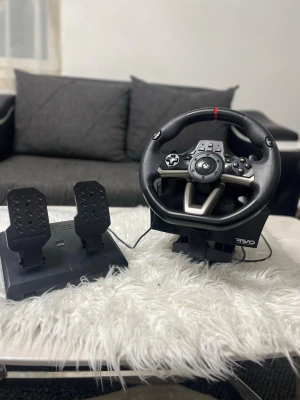 Ratta med pedaler  - Xbox ratt med pedaler säljs för att jag har köpt en ny PS fem