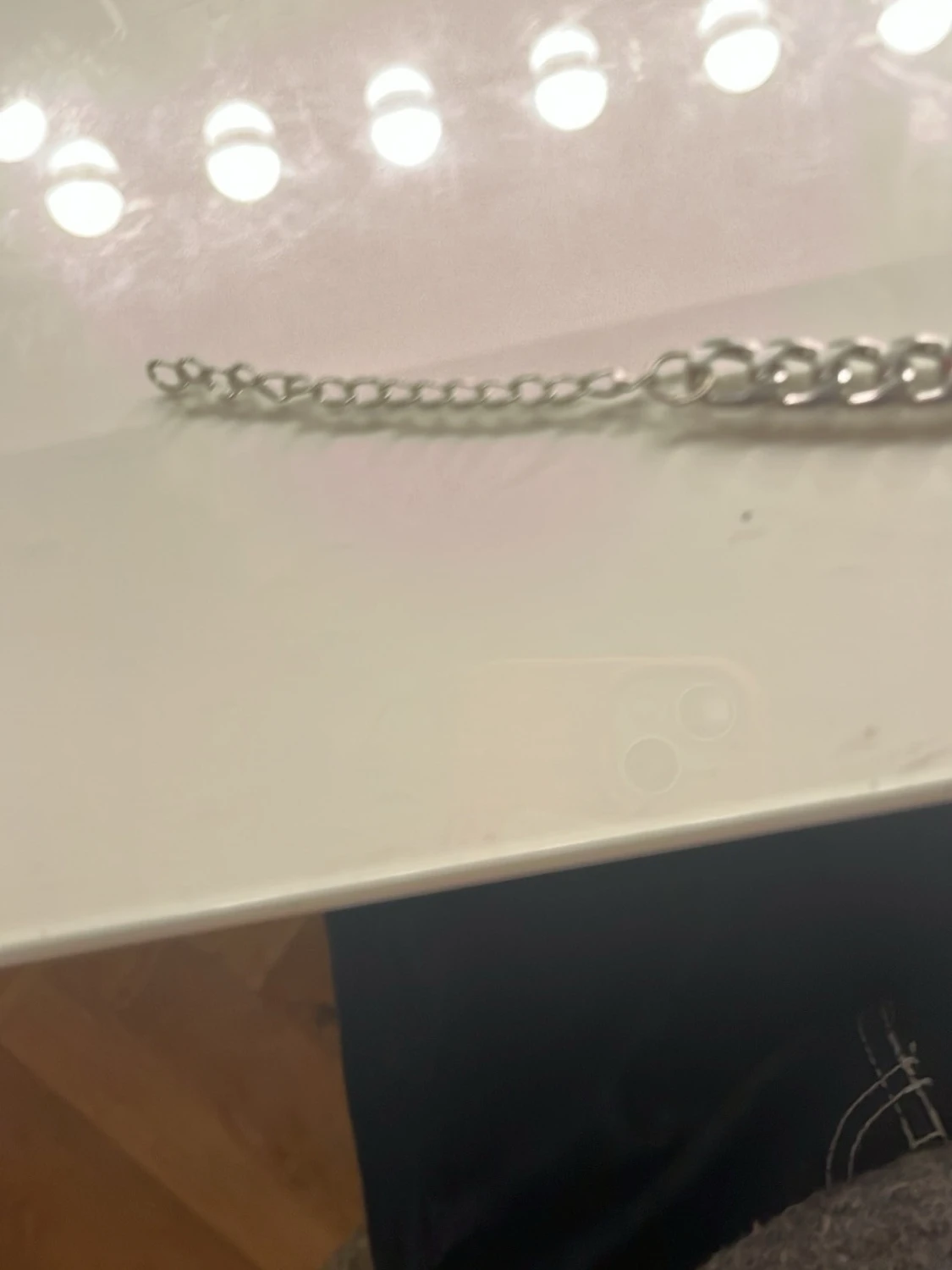 Silverfärgat halsband med pärlor - 1