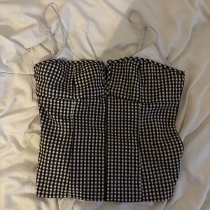 Zara topp  - Så fin topp från Zara. Storlek 34. 💕💕 så fin till sommaren 