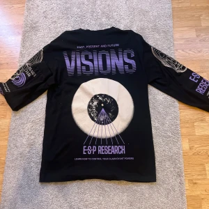 Vision Långarmad (Vailent) - Hej säljer nu min långarmade tröja från Vailent. Den är nästan inte alls använd och har inga skador. Snyggt mönster och skriv gärna vid frågor