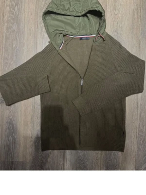 Cardigan - Sjukt snygg cardigan från hechster Paris i storlek S, hör av er för fler bilder eller andra funderingar 