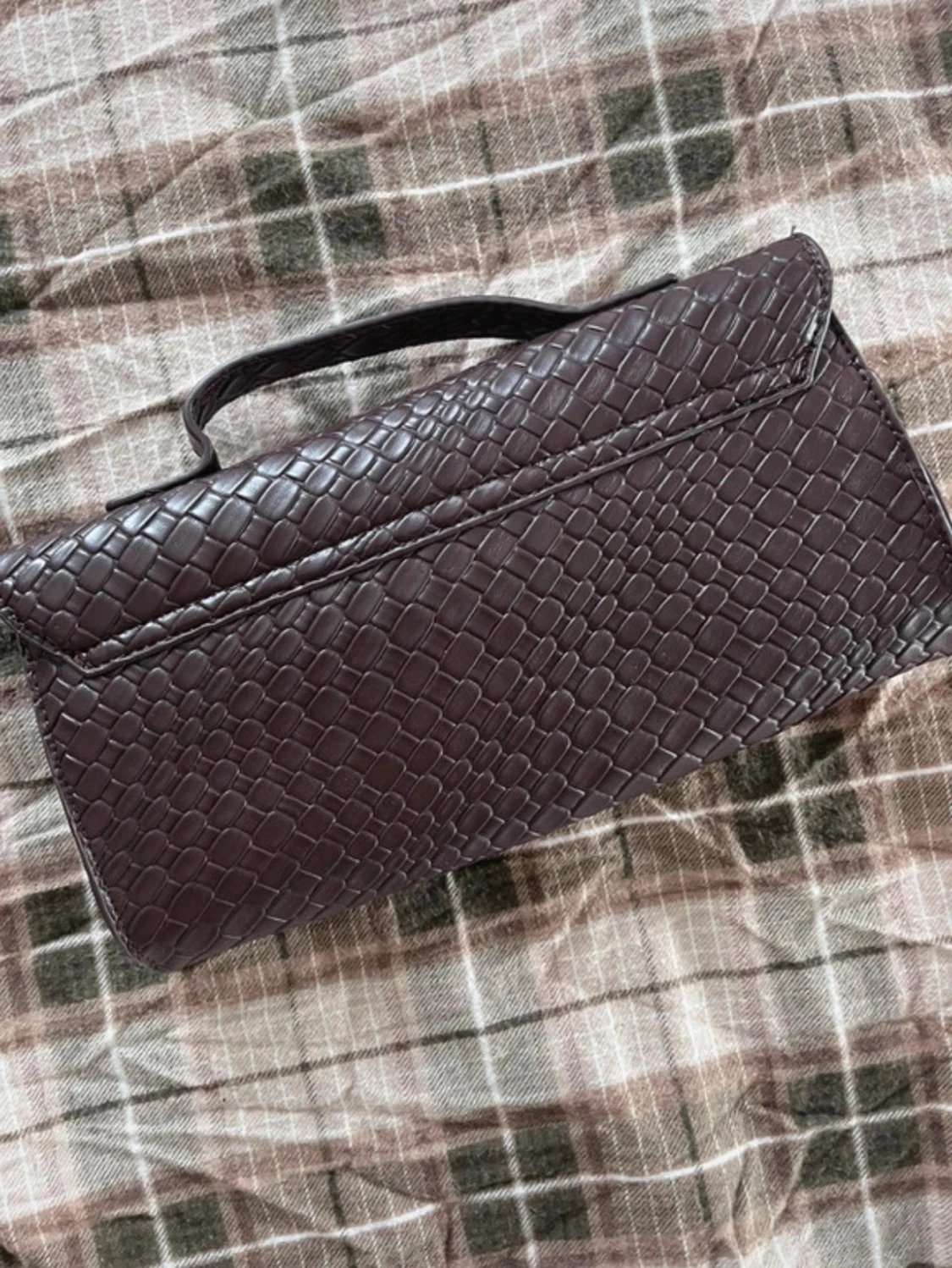 Brun kuvertväska i ormmönstrat läder - 1