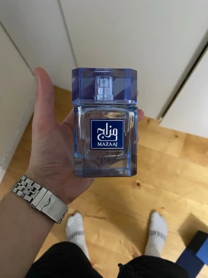 Mazaaj infused parfym från Zimaya - Riktigt god parfym nu till våren och sommaren, luktar som en dag på stranden med goda drinkar och sol | Nypris 350 mitt pris 249 | ungefär 98ml kvar