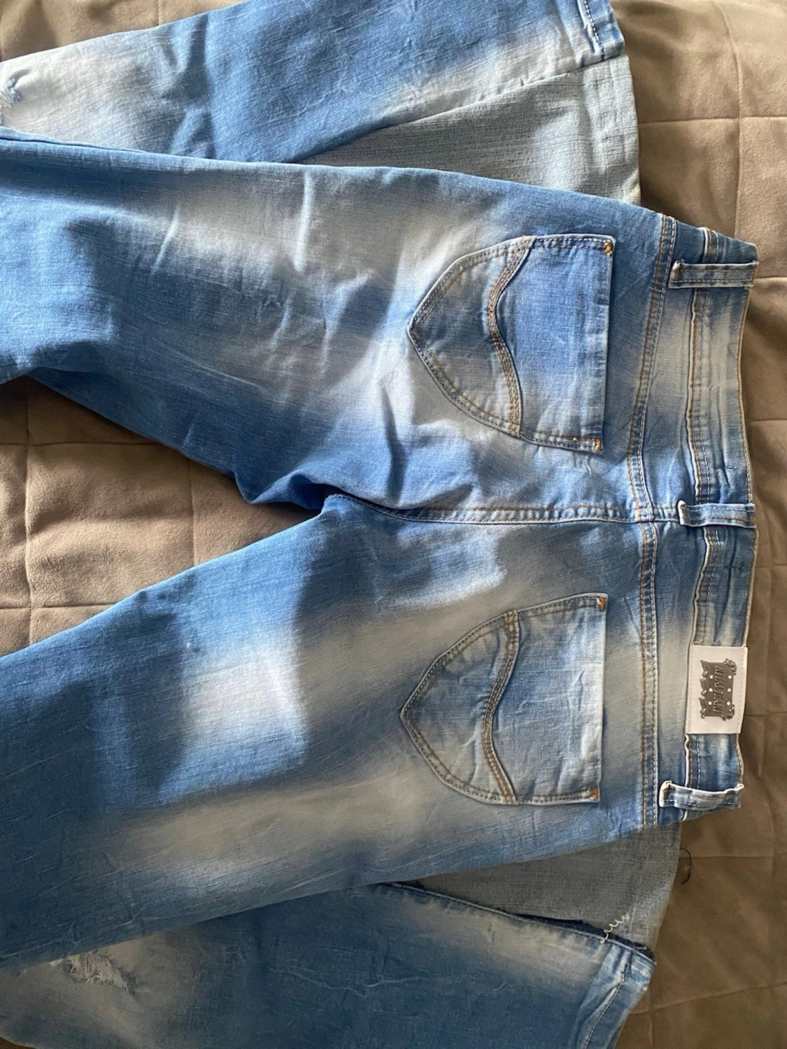 Blå slitna bootcut jeans - 3