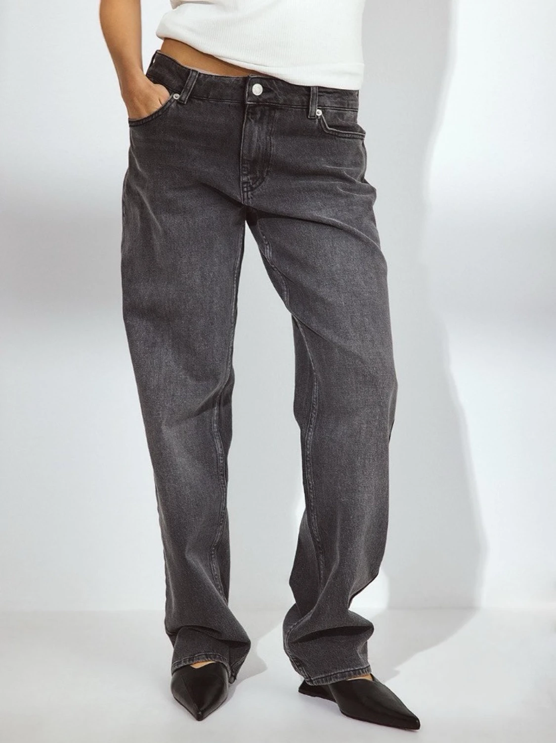 Svarta straight jeans från NA-KD