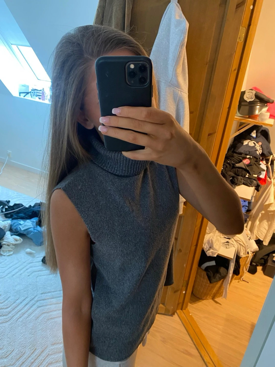 Ärmlös grå stickad polotröja - 1