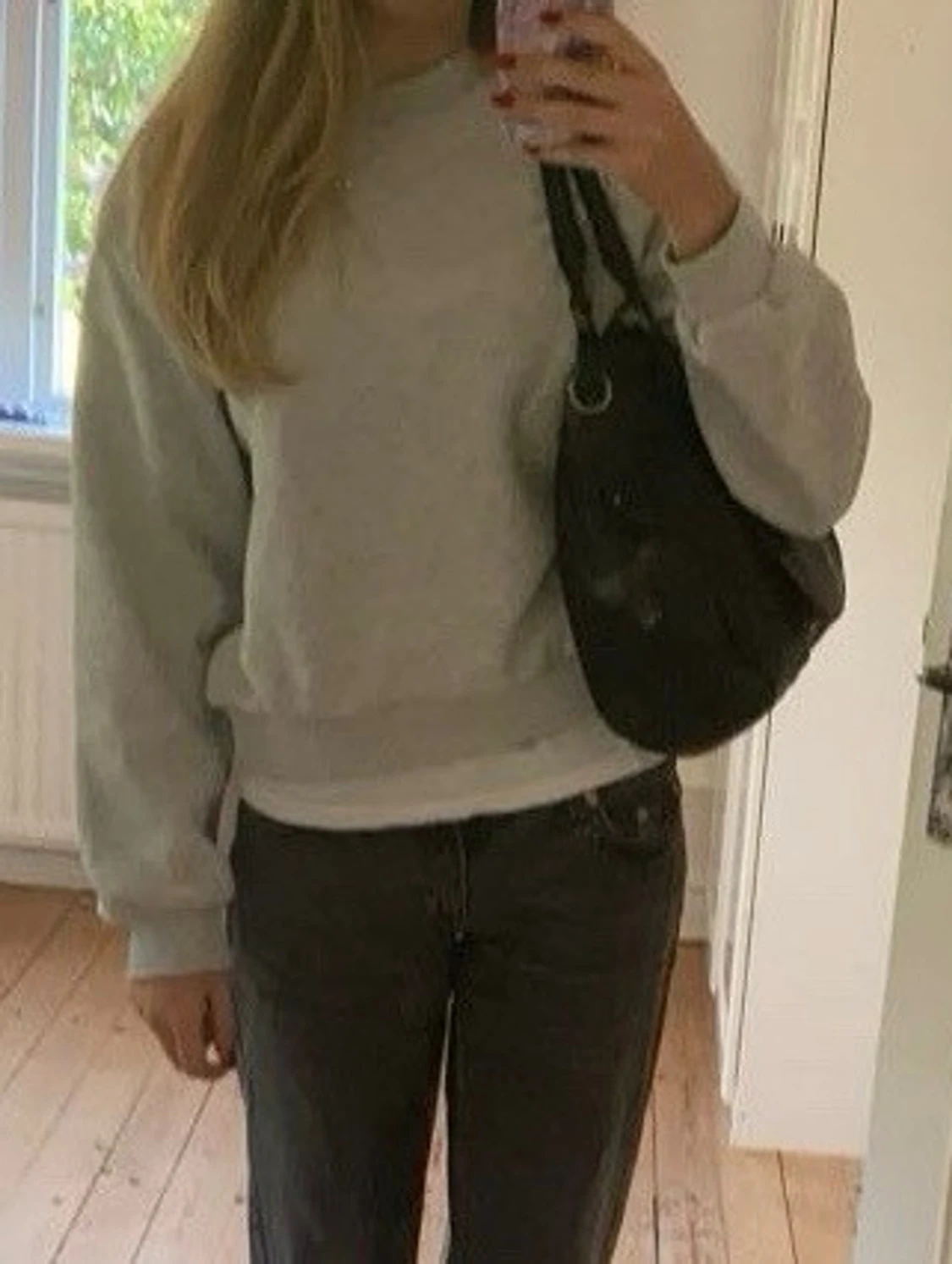 Ljusgrå sweatshirt
