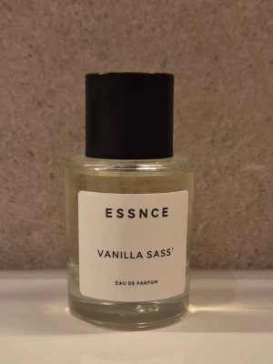 ESSNCE Vanilla Sass' Eau de Parfum - ESSNCE Vanilla Sass'. Endast testad.