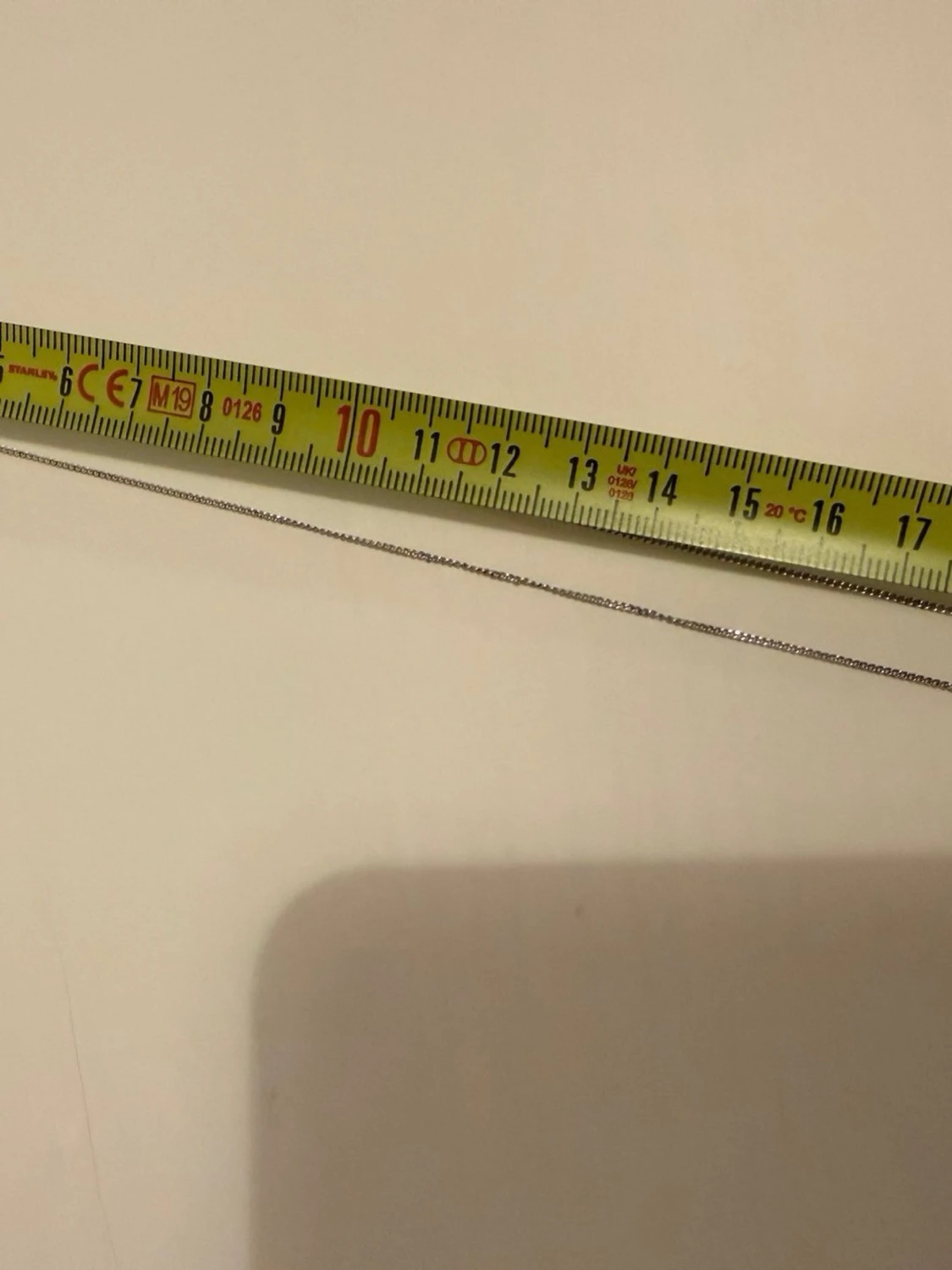 Silverfärgat halsband med blomma - 1