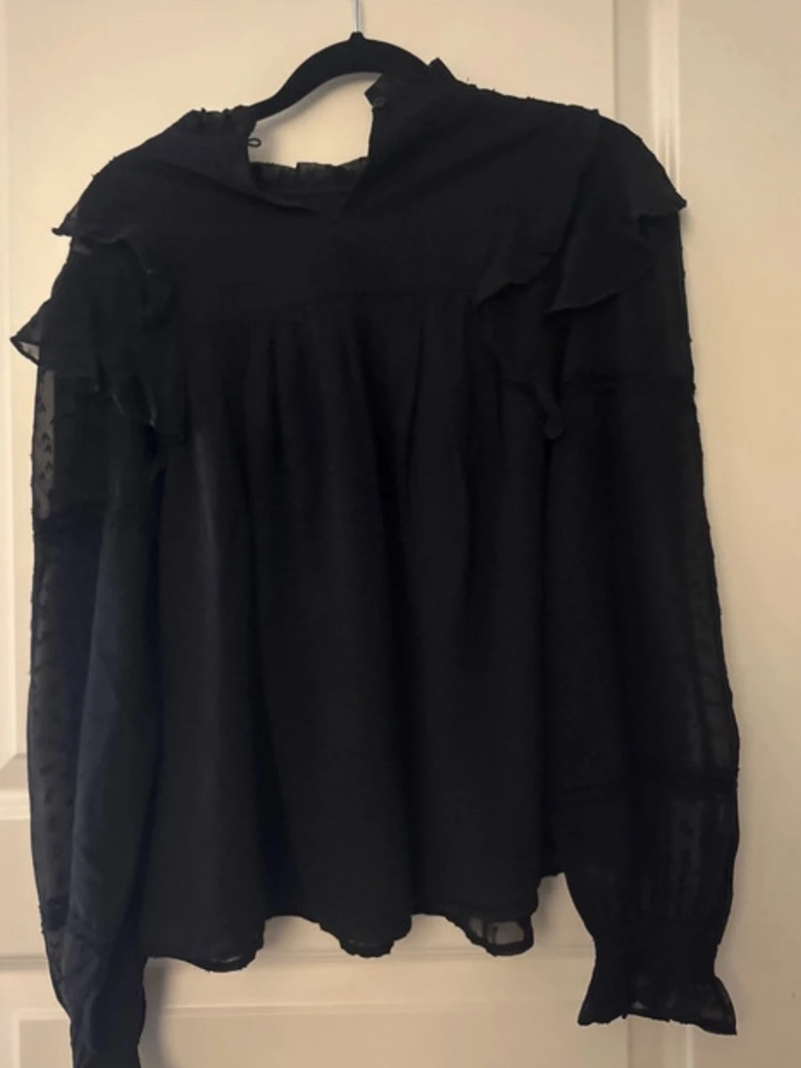 Svart volangblus - 1